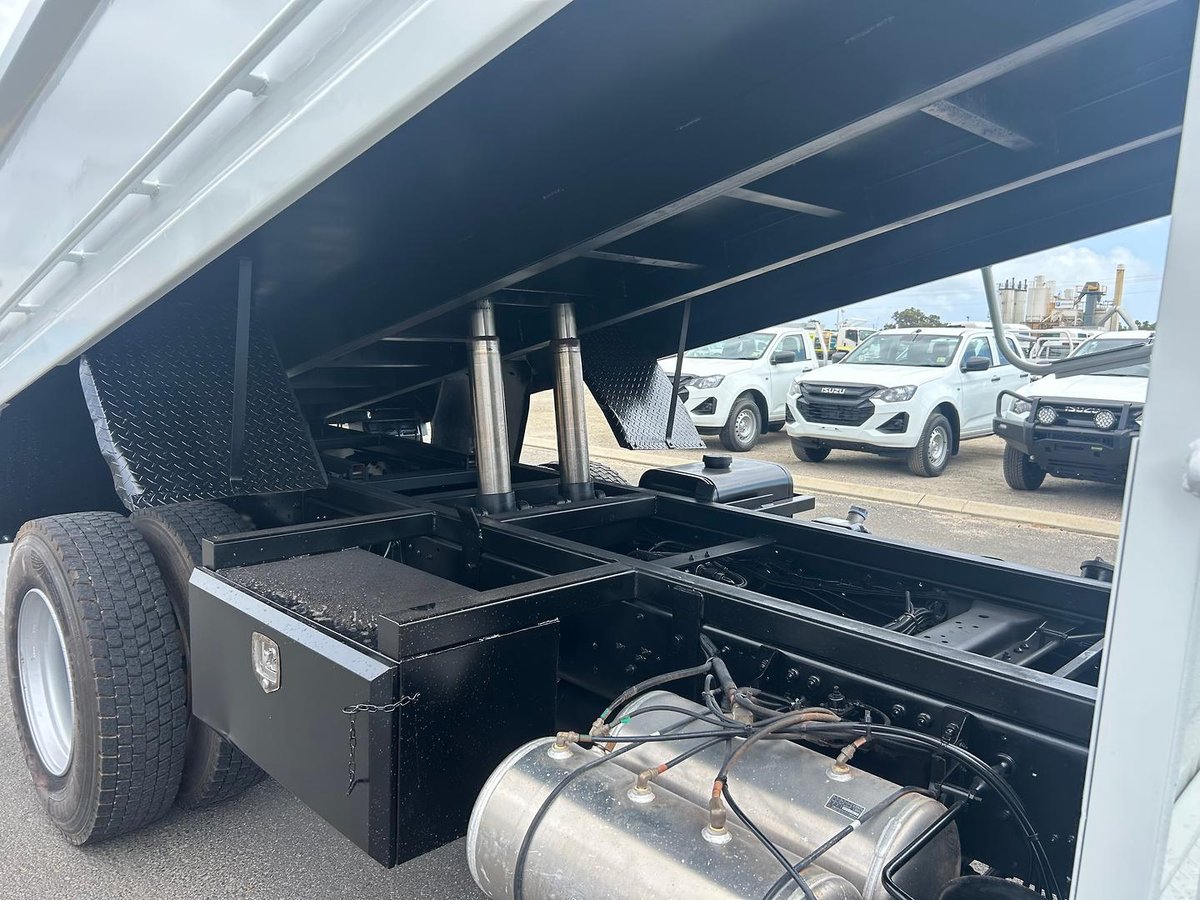 2017 Mitsubishi Fm FUSO FM 1627, MANUAL, TIPPER, LOW KM image 17