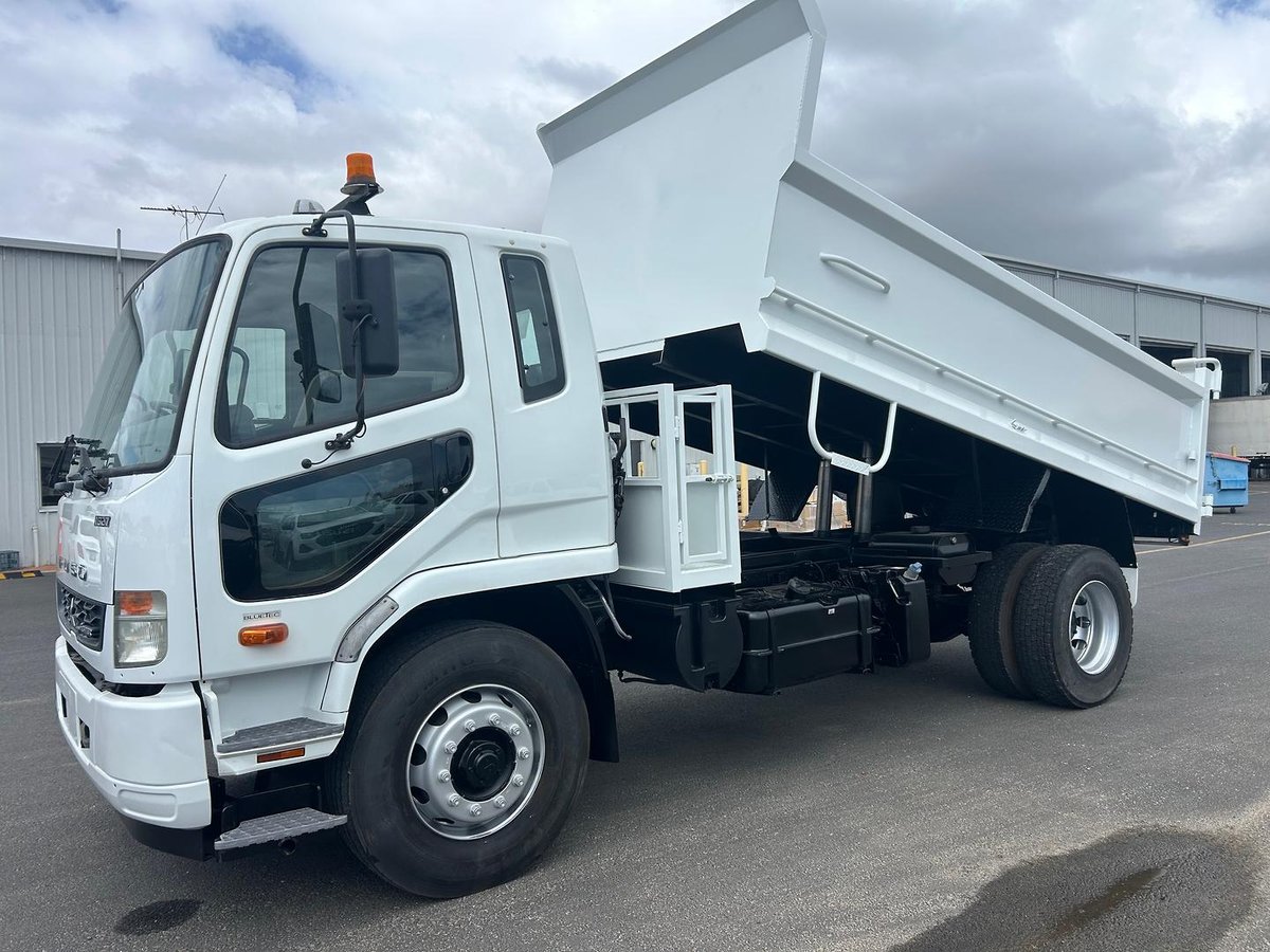 2017 Mitsubishi Fm FUSO FM 1627, MANUAL, TIPPER, LOW KM image 5