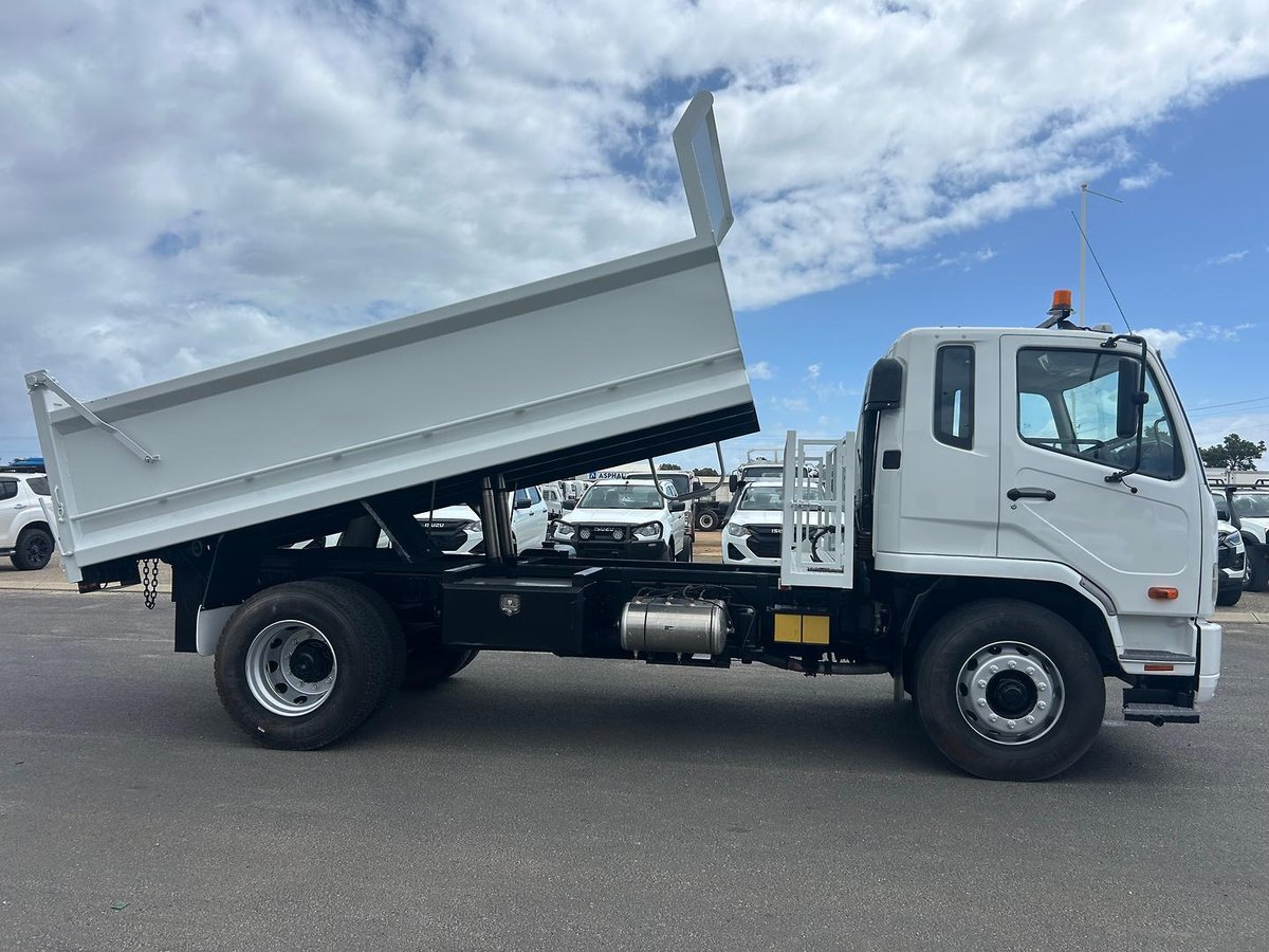 2017 Mitsubishi Fm FUSO FM 1627, MANUAL, TIPPER, LOW KM image 9