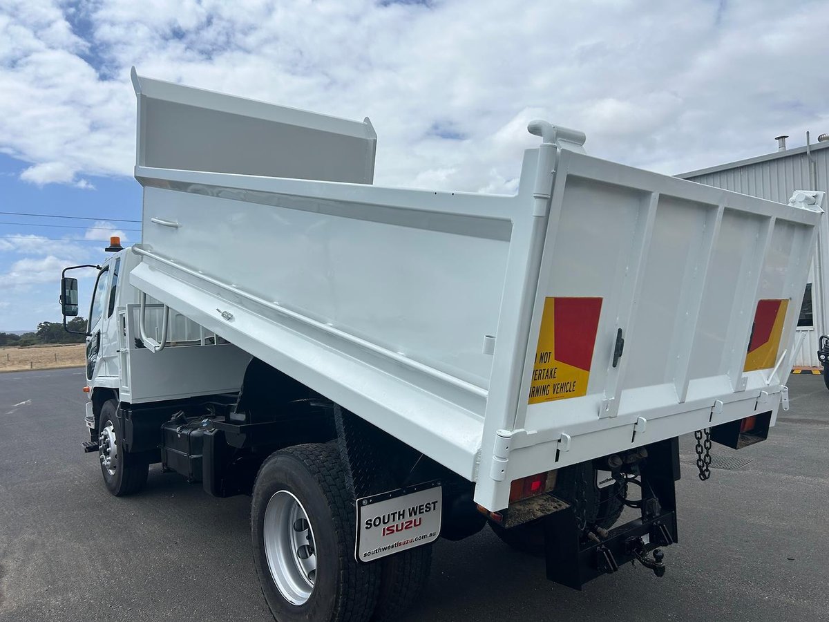 2017 Mitsubishi Fm FUSO FM 1627, MANUAL, TIPPER, LOW KM image 13