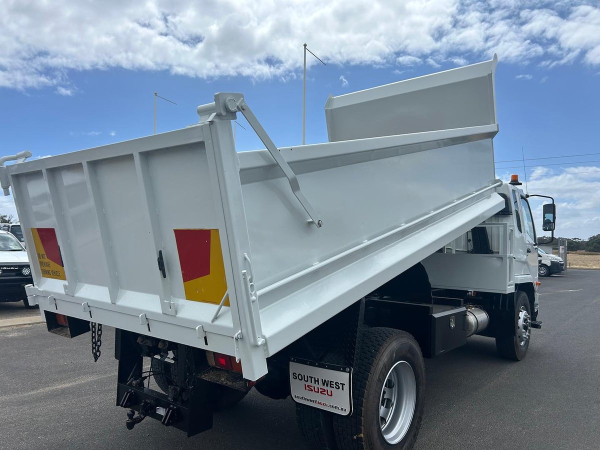 2017 Mitsubishi Fm FUSO FM 1627, MANUAL, TIPPER, LOW KM image 15