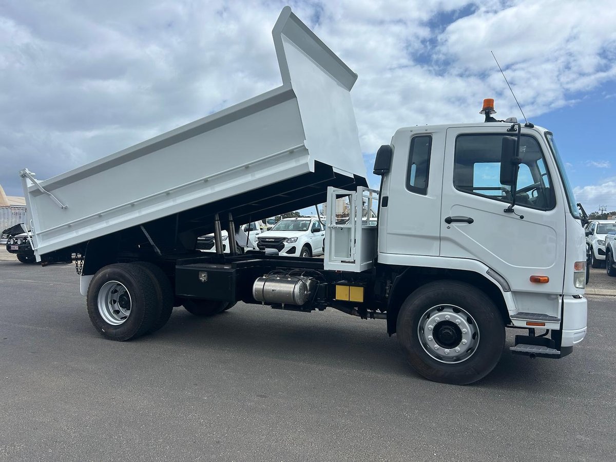 2017 Mitsubishi Fm FUSO FM 1627, MANUAL, TIPPER, LOW KM image 8