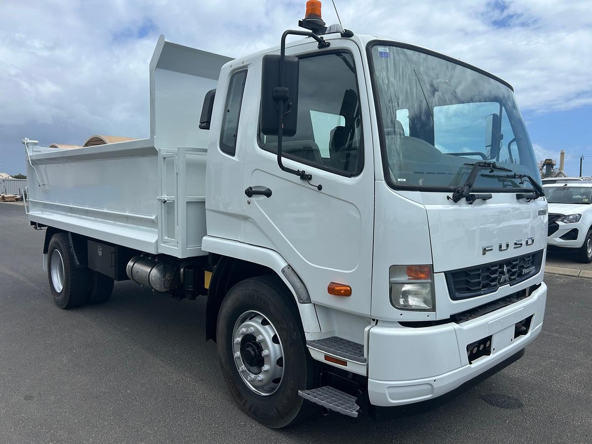 2017 Mitsubishi Fm FUSO FM 1627, MANUAL, TIPPER, LOW KM image 11