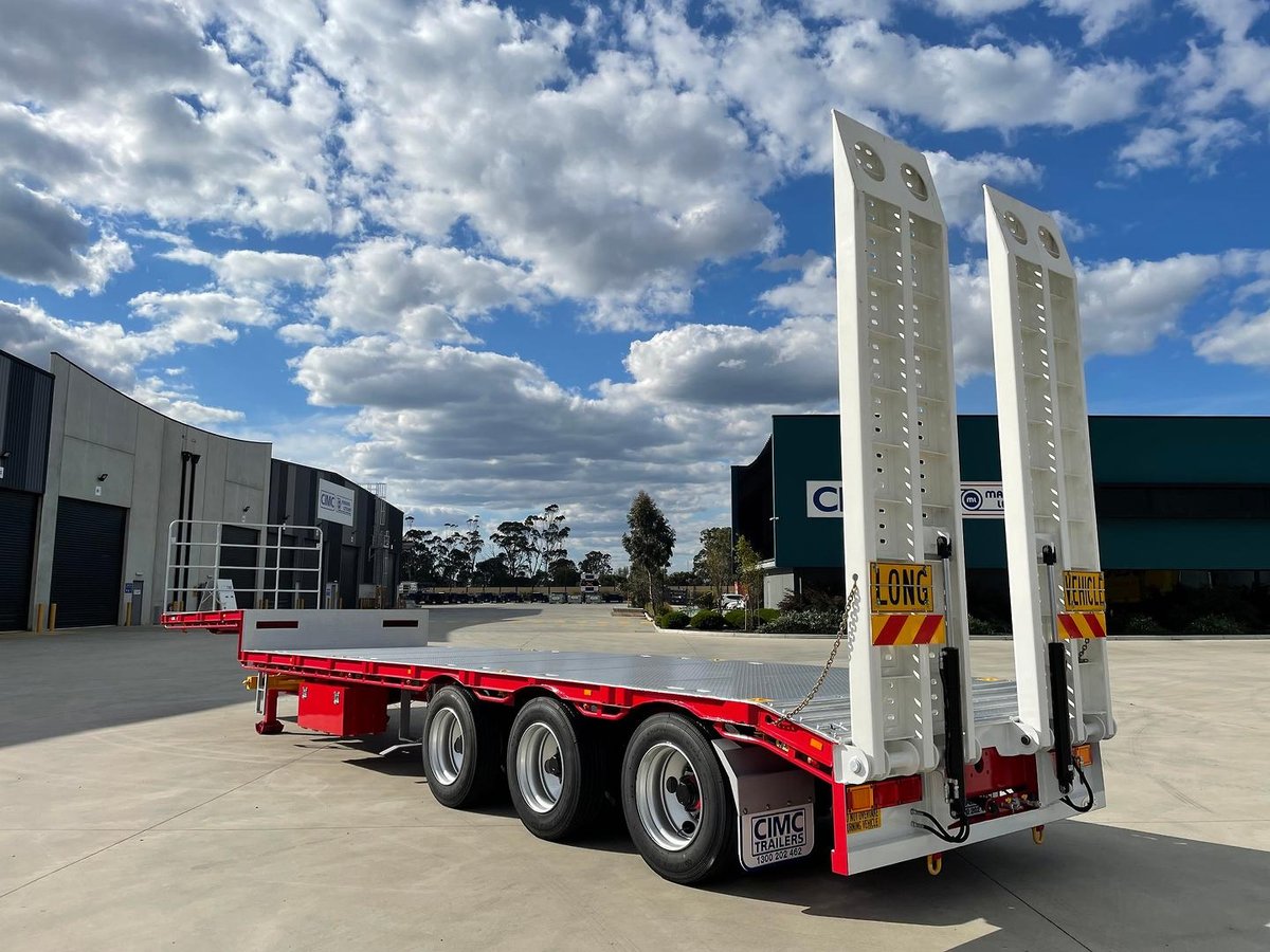 2026 CIMC 45' Drop Deck With Ramps (Single & Bifold Available) image 3