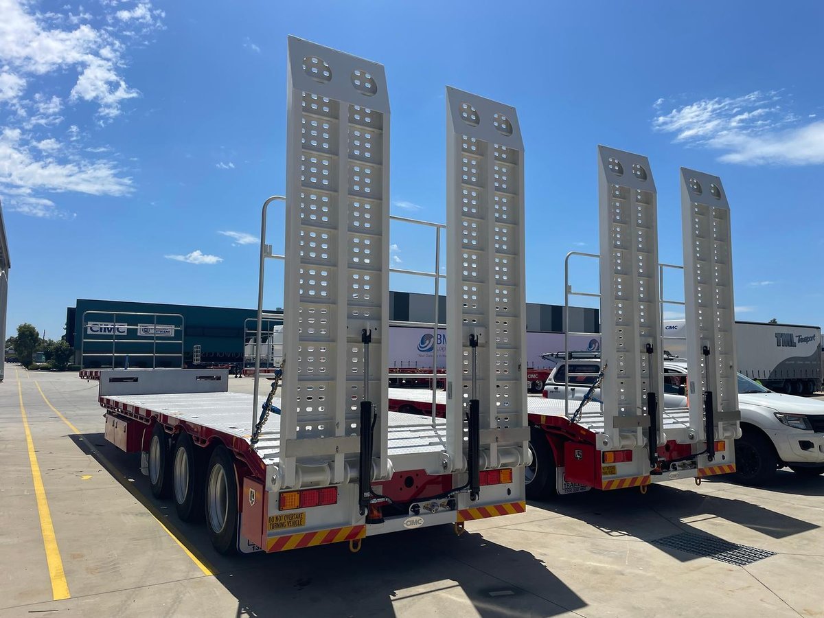2026 CIMC 45' Drop Deck With Ramps (Single & Bifold Available) image 4
