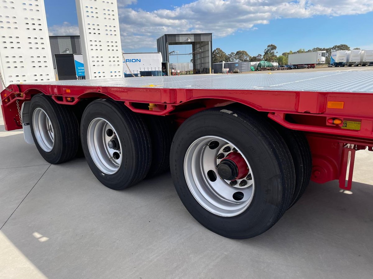 2026 CIMC 45' Drop Deck With Ramps (Single & Bifold Available) image 9