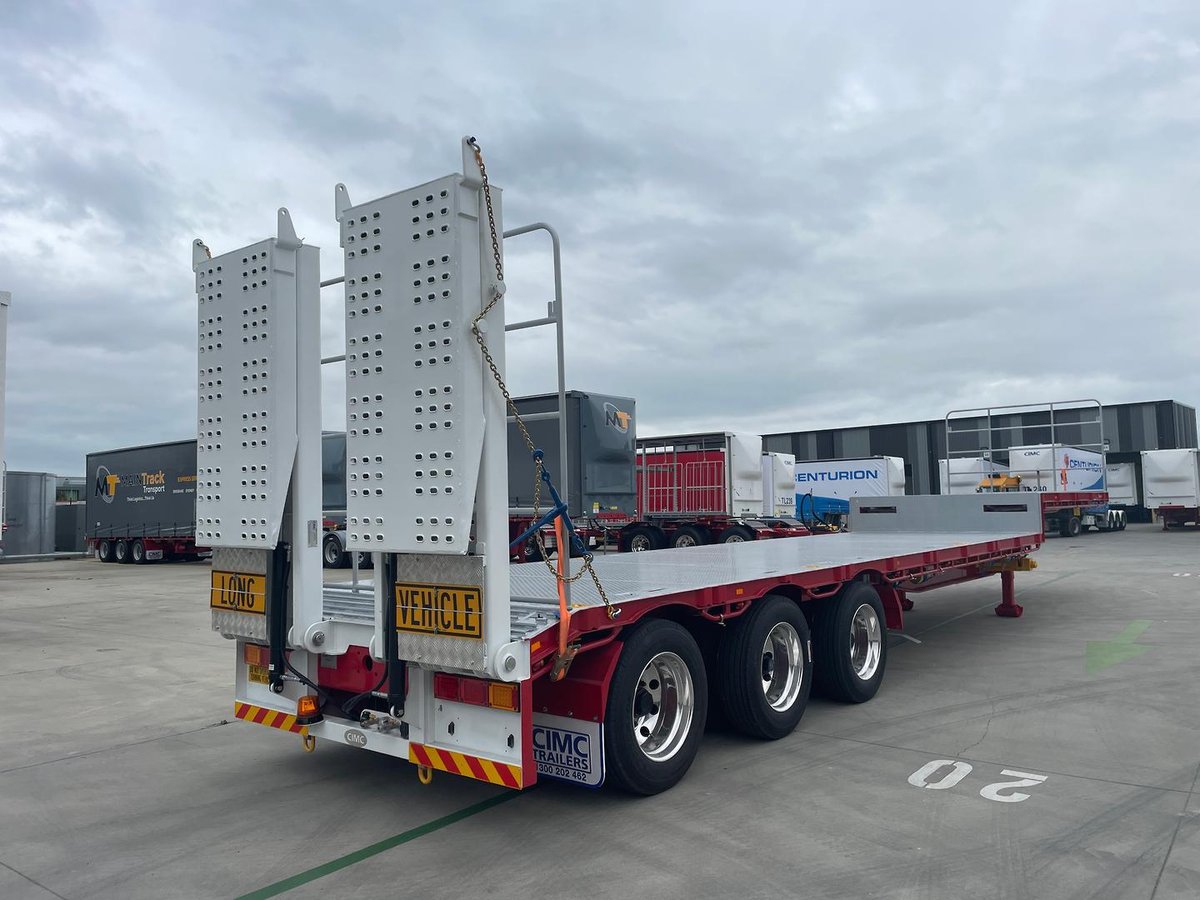 2026 CIMC 45' Drop Deck With Ramps (Single & Bifold Available) image 2