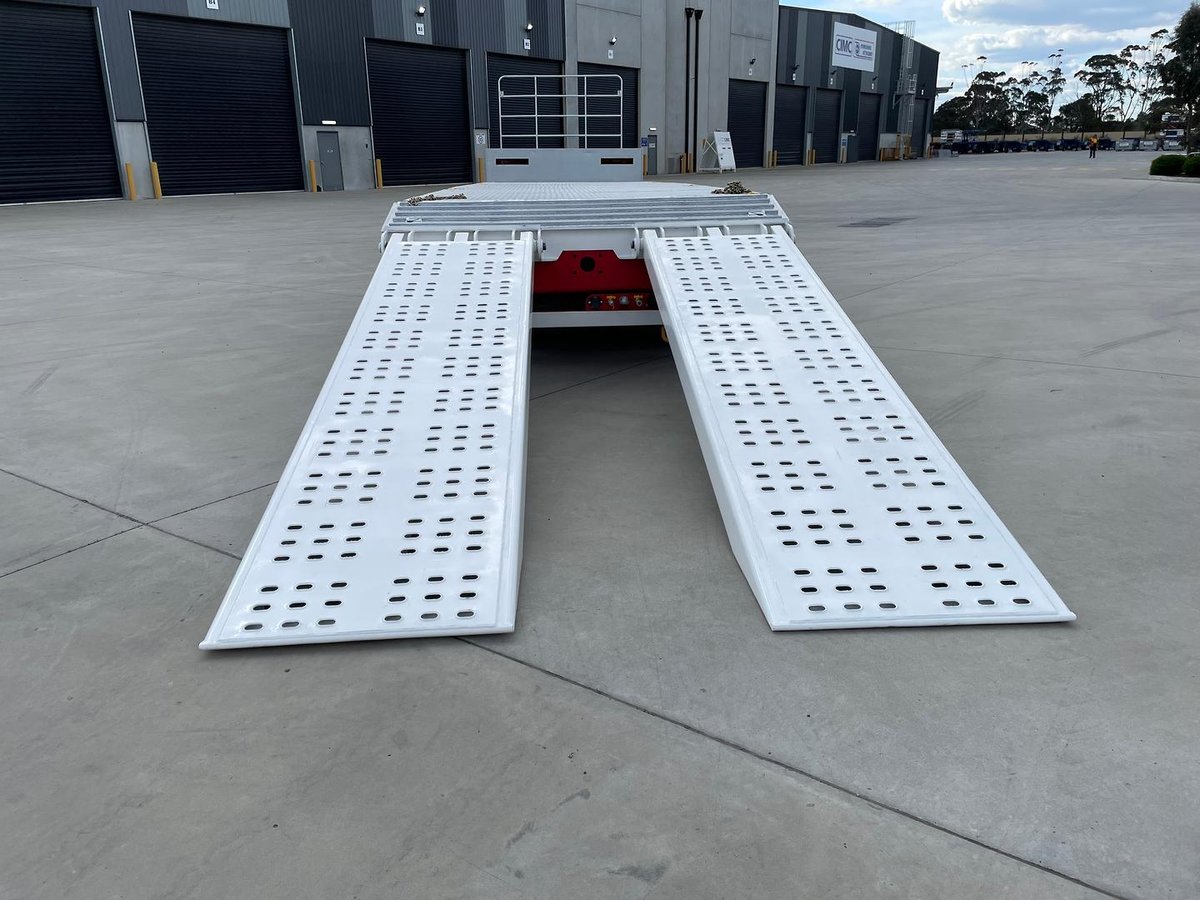 2026 CIMC 45' Drop Deck With Ramps (Single & Bifold Available) image 15