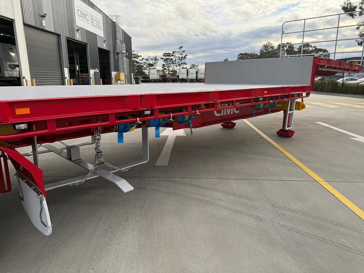 2026 CIMC 45' Drop Deck image 10