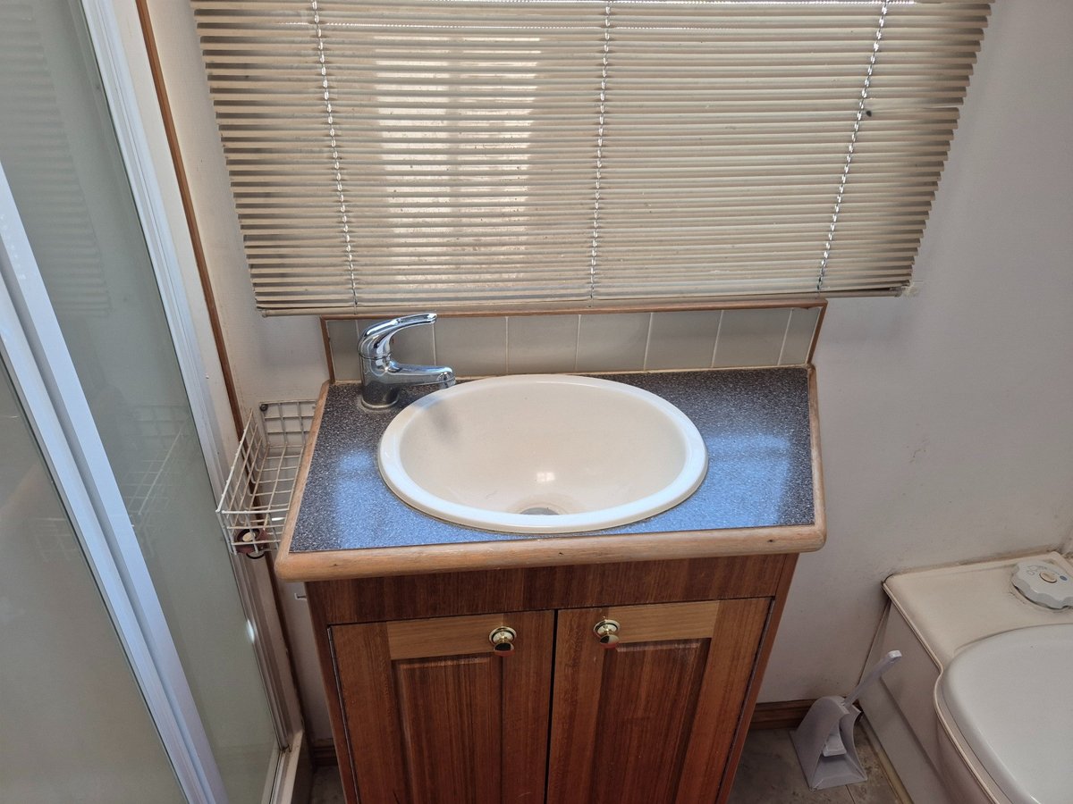 2003 Isuzu Trucks Nqr450 4 Berth Swagman image 28