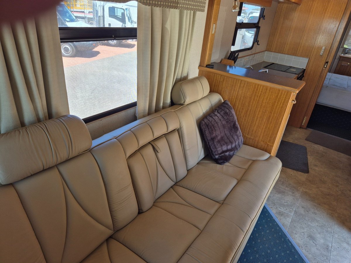 2003 Isuzu Trucks Nqr450 4 Berth Swagman image 30
