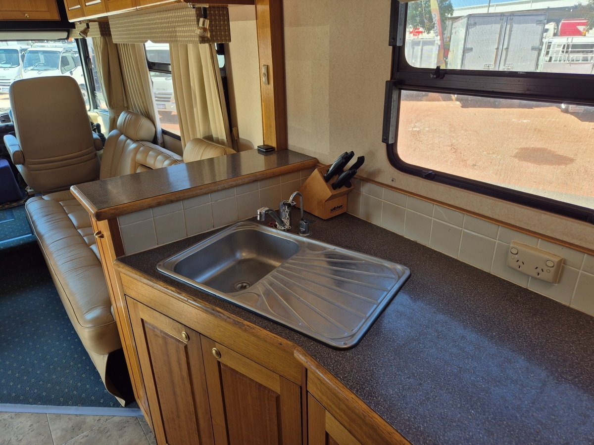 2003 Isuzu Trucks Nqr450 4 Berth Swagman image 37