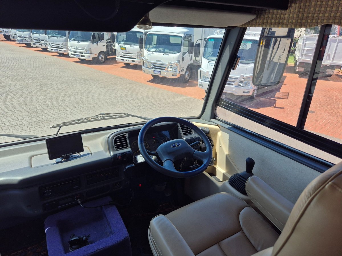 2003 Isuzu Trucks Nqr450 4 Berth Swagman image 7