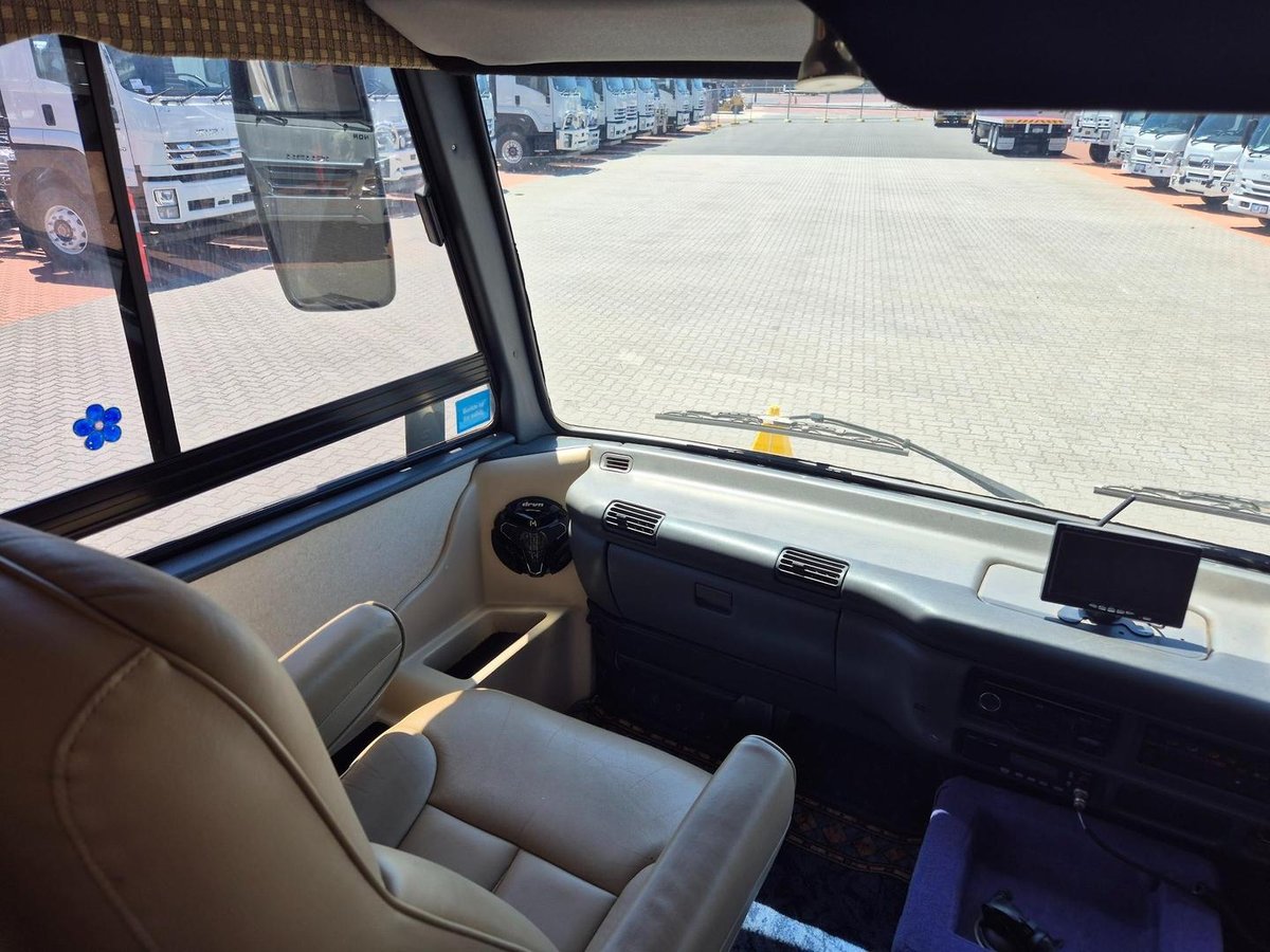 2003 Isuzu Nqr450 4 Berth Swagman image 6