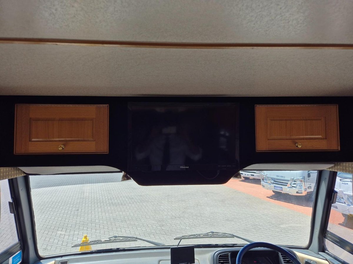 2003 Isuzu Nqr450 4 Berth Swagman image 3