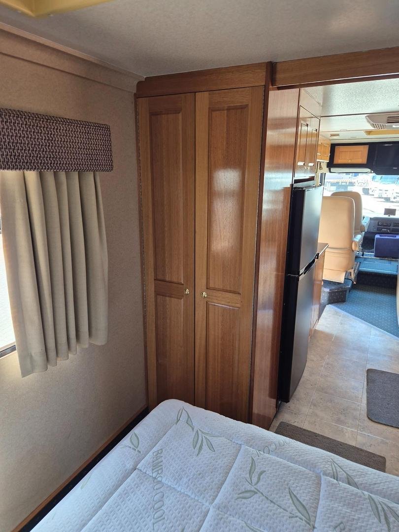 2003 Isuzu Nqr450 4 Berth Swagman image 31