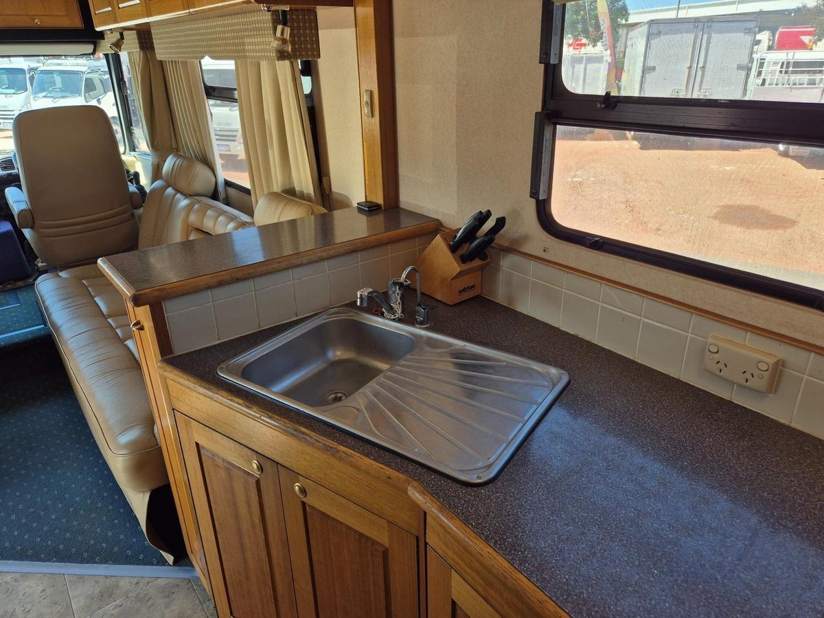 2003 Isuzu Nqr450 4 Berth Swagman image 37