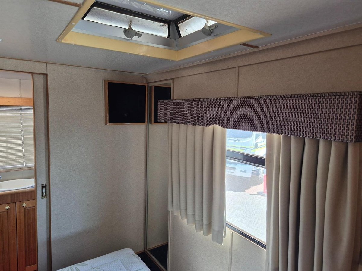 2003 Isuzu Nqr450 4 Berth Swagman image 41