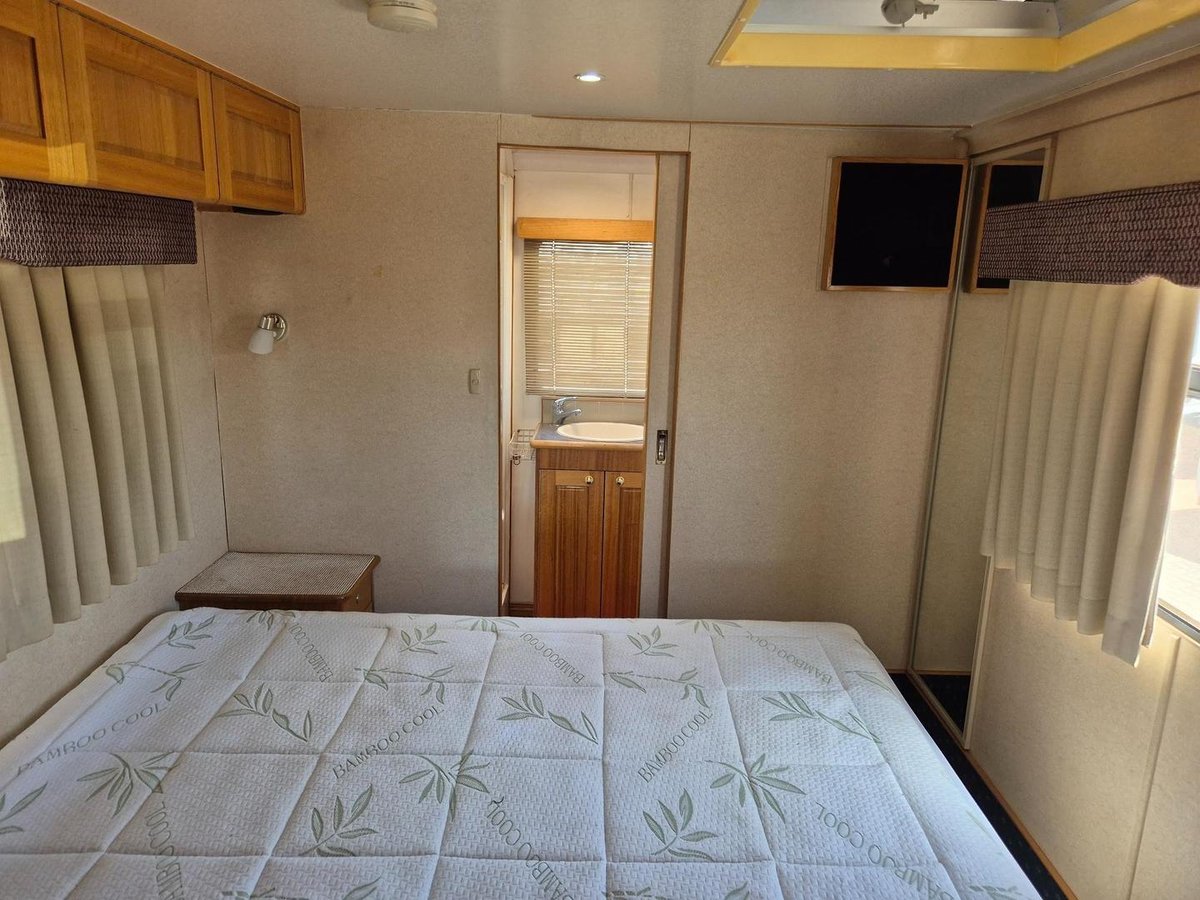 2003 Isuzu Nqr450 4 Berth Swagman image 23