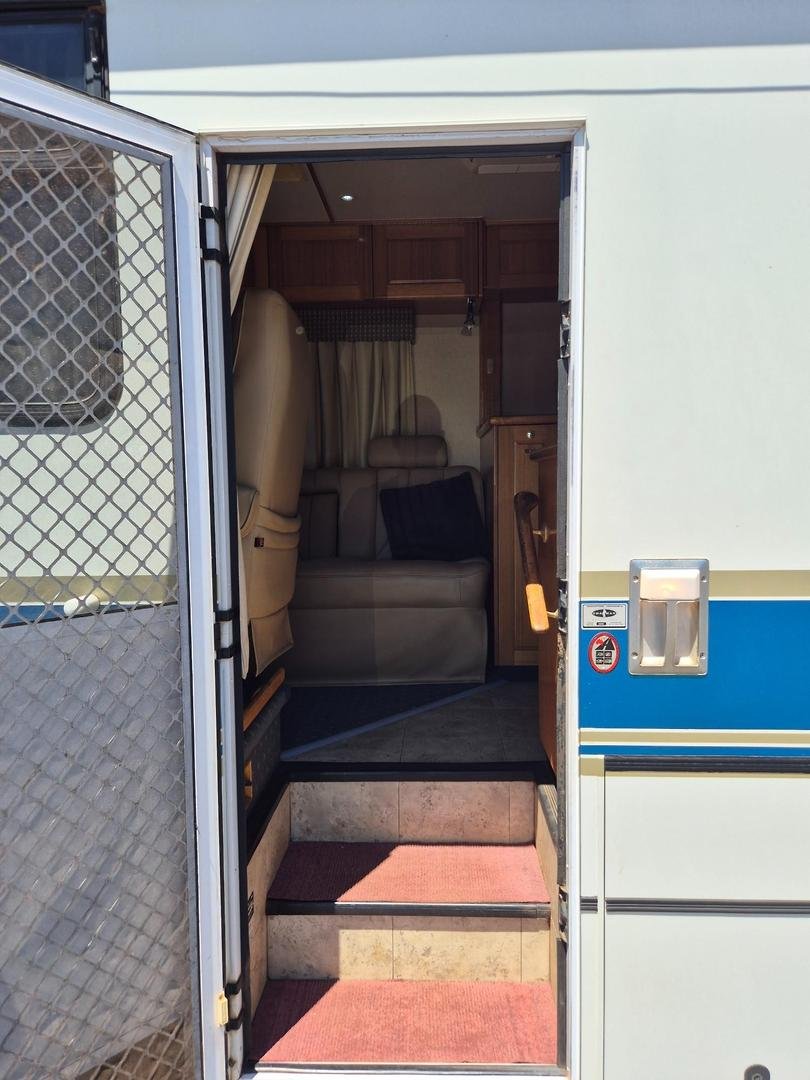 2003 Isuzu Nqr450 4 Berth Swagman image 19