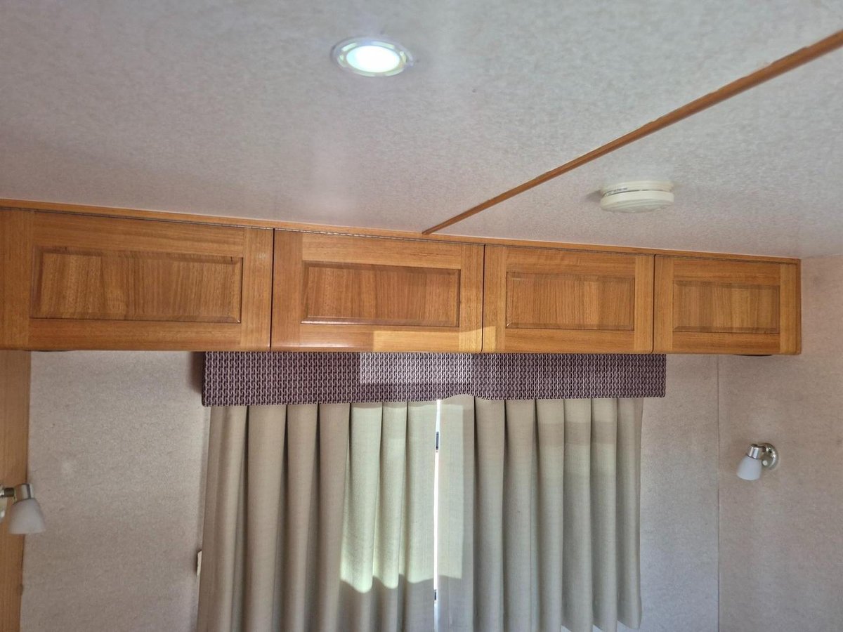 2003 Isuzu Nqr450 4 Berth Swagman image 4