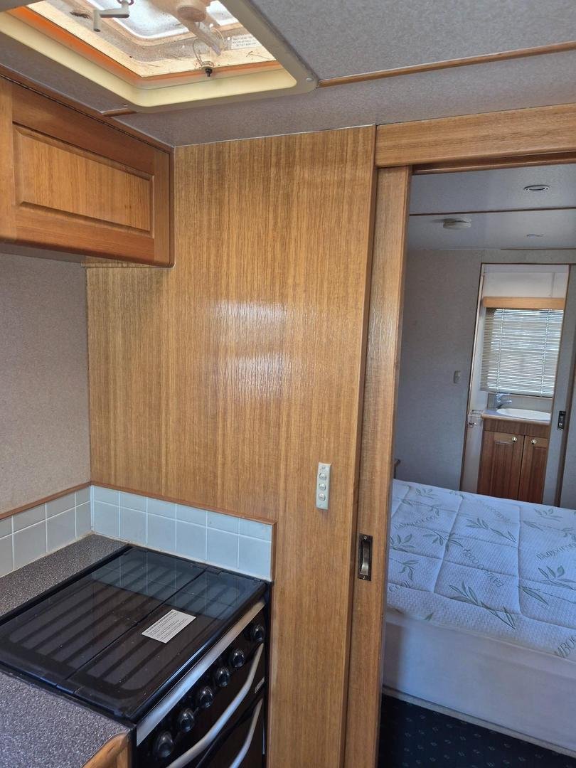 2003 Isuzu Nqr450 4 Berth Swagman image 13