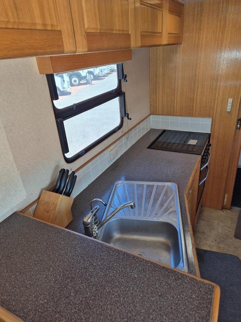 2003 Isuzu Nqr450 4 Berth Swagman image 38