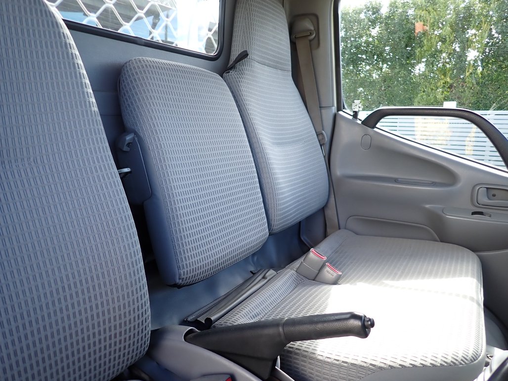 2013 Hino Dutro 300 image 14