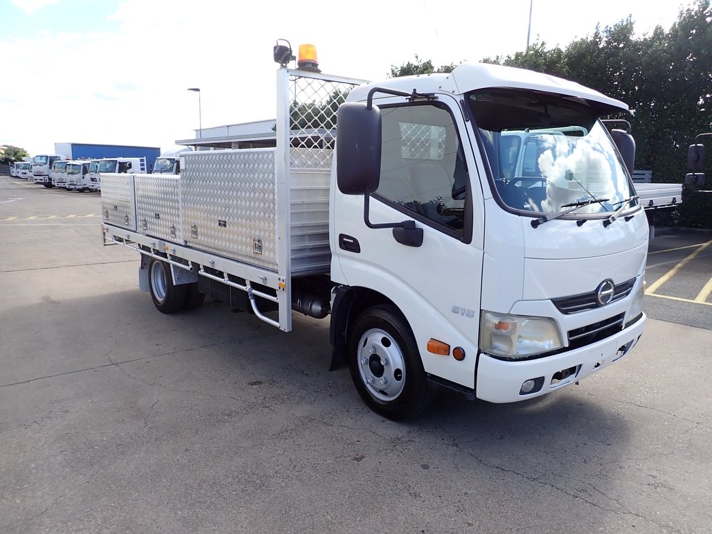2013 Hino Dutro 300 image 6