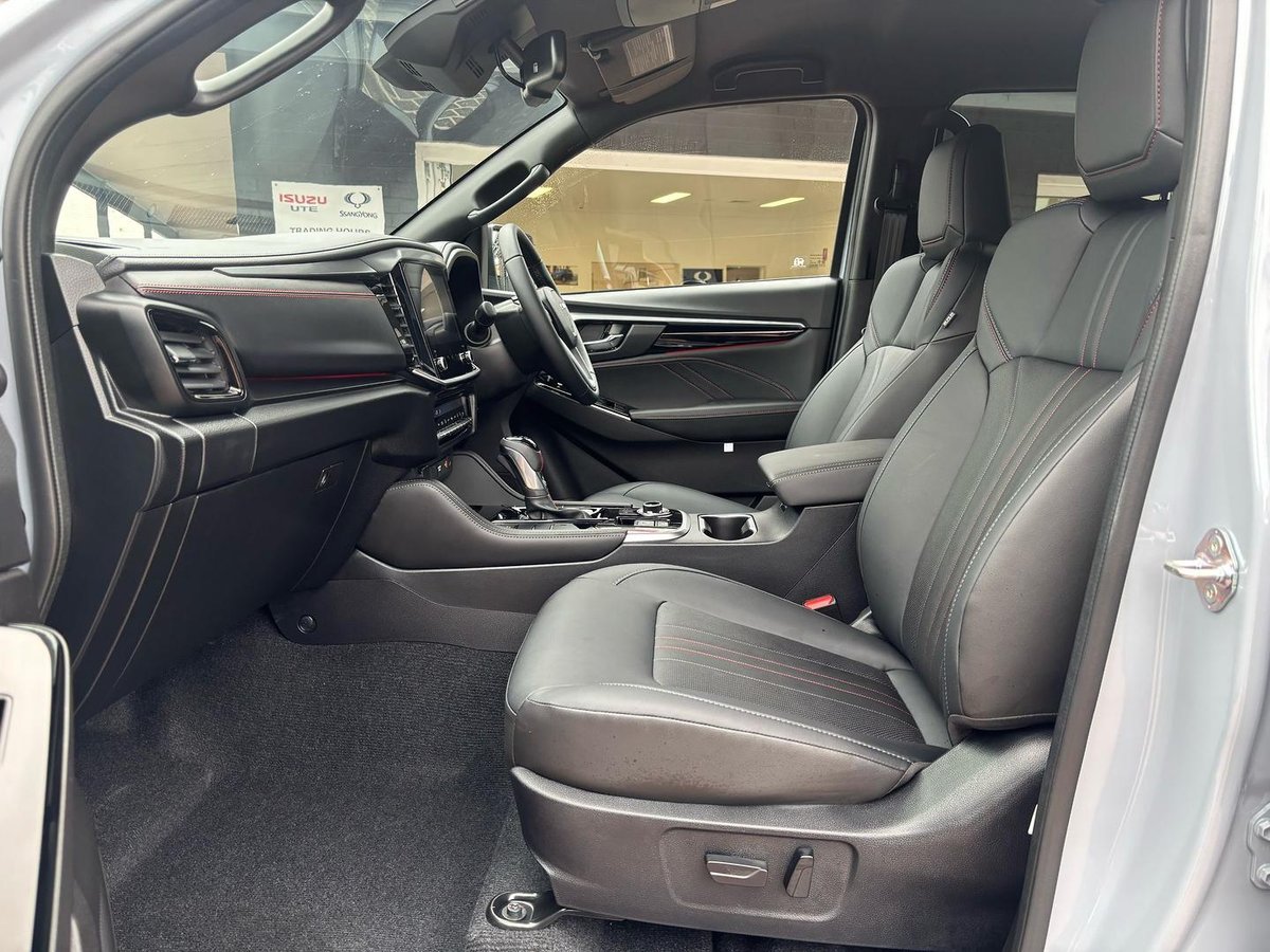 2026 Isuzu MU-X X-TERRAIN MY25.5 4X4 Dual Range image 26