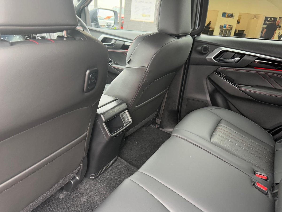 2026 Isuzu MU-X X-TERRAIN MY25.5 4X4 Dual Range image 30