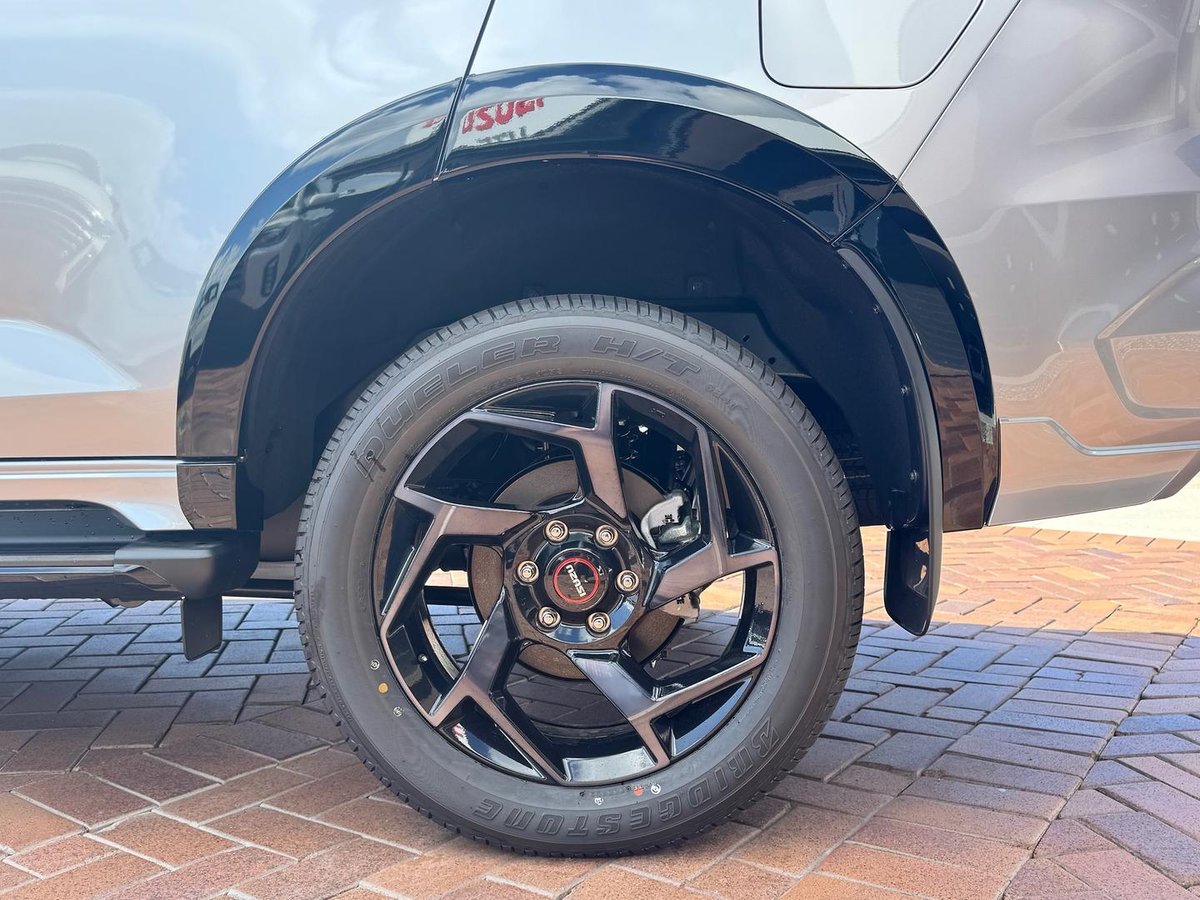 2026 Isuzu MU-X X-TERRAIN MY25.5 4X4 Dual Range image 10