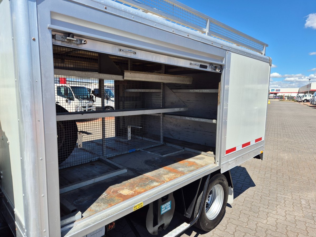 2014 Isuzu Trucks Npr200 Car License A.m.t Service Body image 13