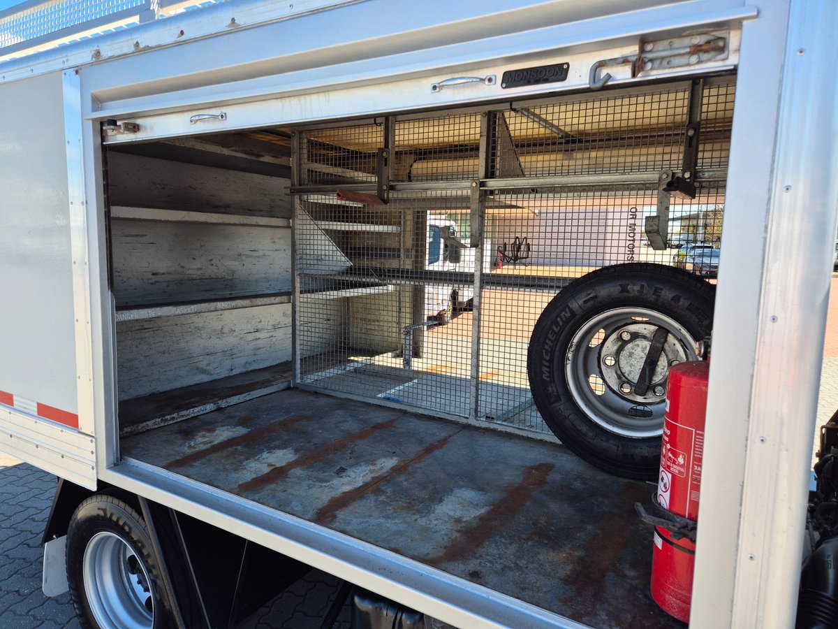 2014 Isuzu Trucks Npr200 Car License A.m.t Service Body image 16
