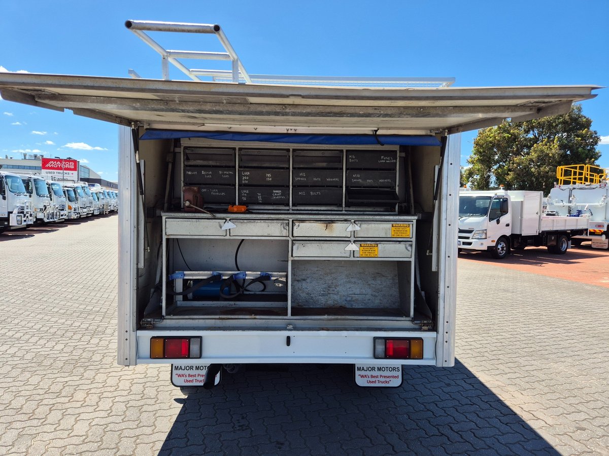 2014 Isuzu Trucks Npr200 Car License A.m.t Service Body image 17