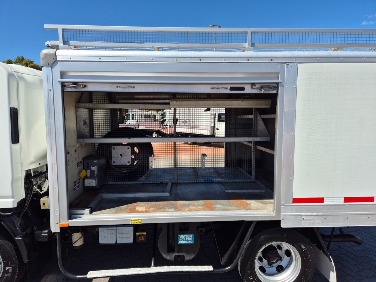 2014 Isuzu Trucks Npr200 Car License A.m.t Service Body image 29
