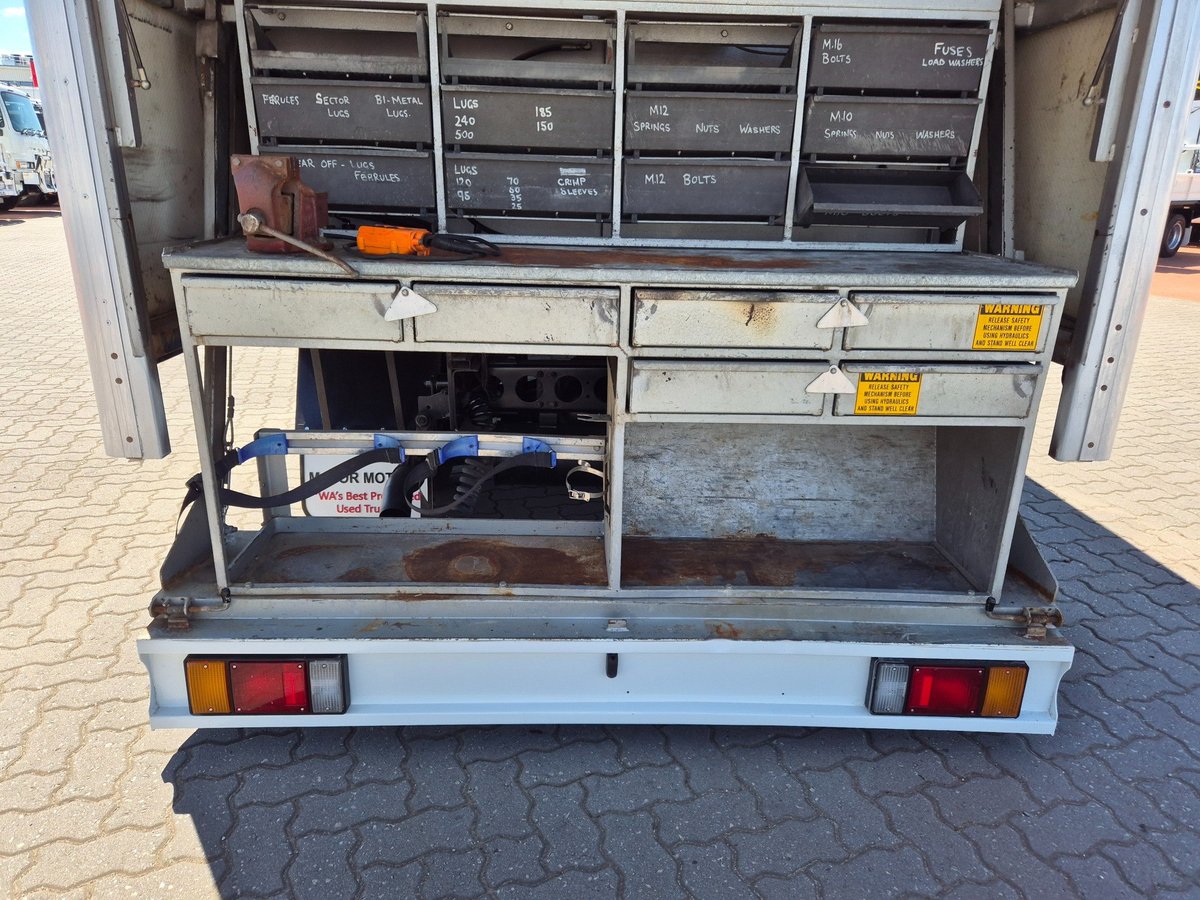 2014 Isuzu Trucks Npr200 Car License A.m.t Service Body image 33