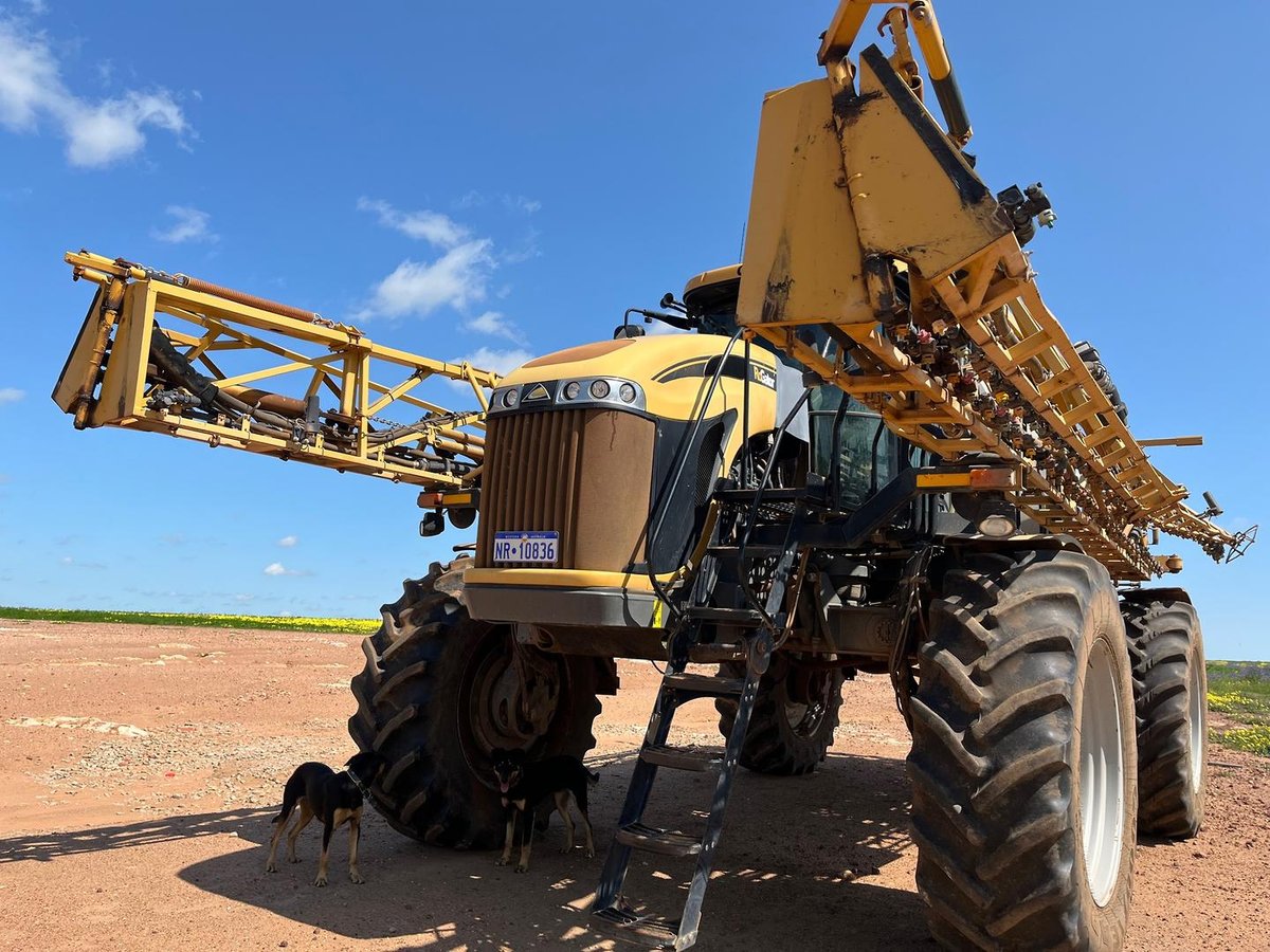 0 Rogator 1300A Self Propelled Sprayer