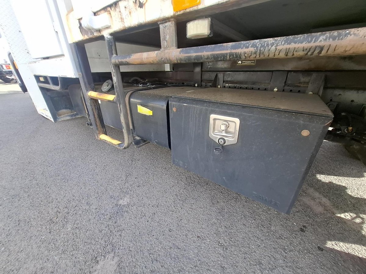 2012 Isuzu Frr 600 Medium image 19