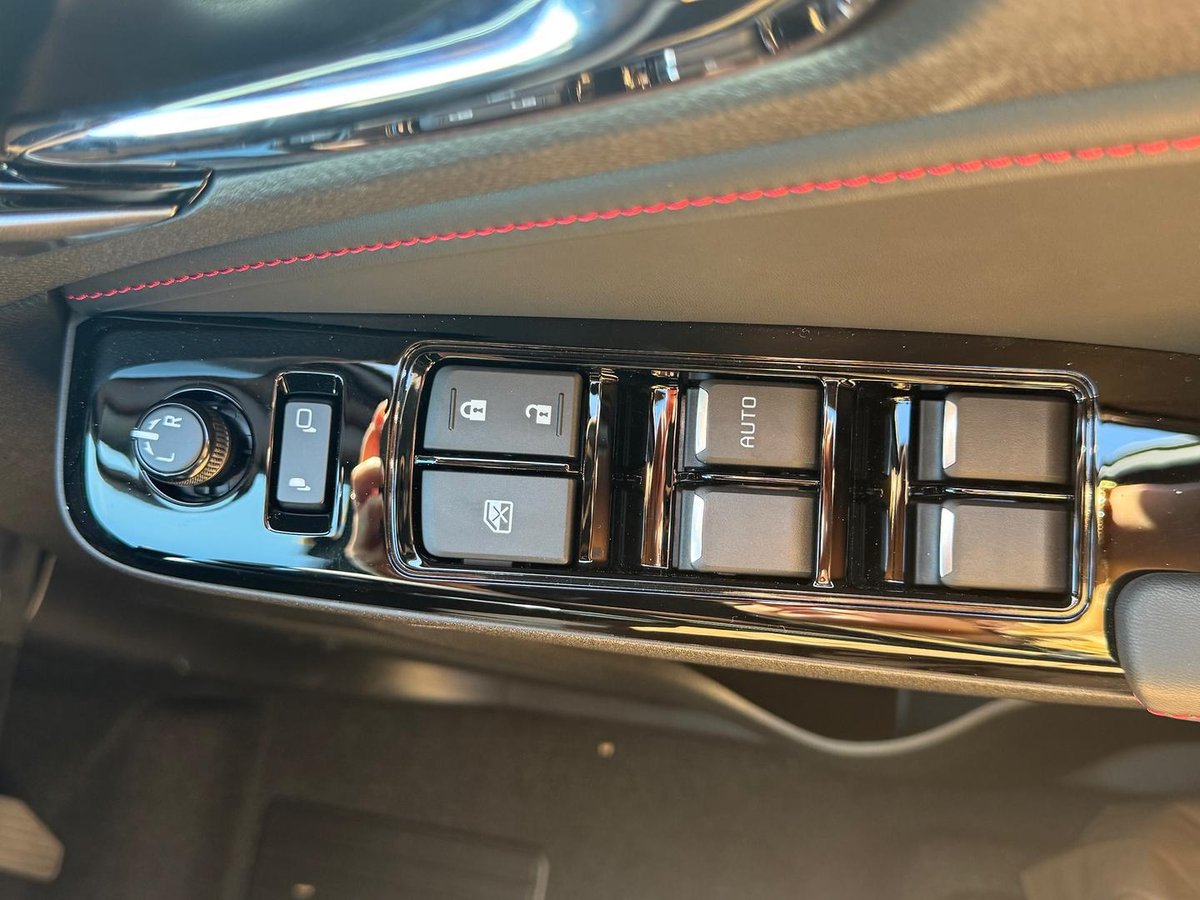 2026 Isuzu MU-X X-TERRAIN MY25.5 4X4 Dual Range image 30