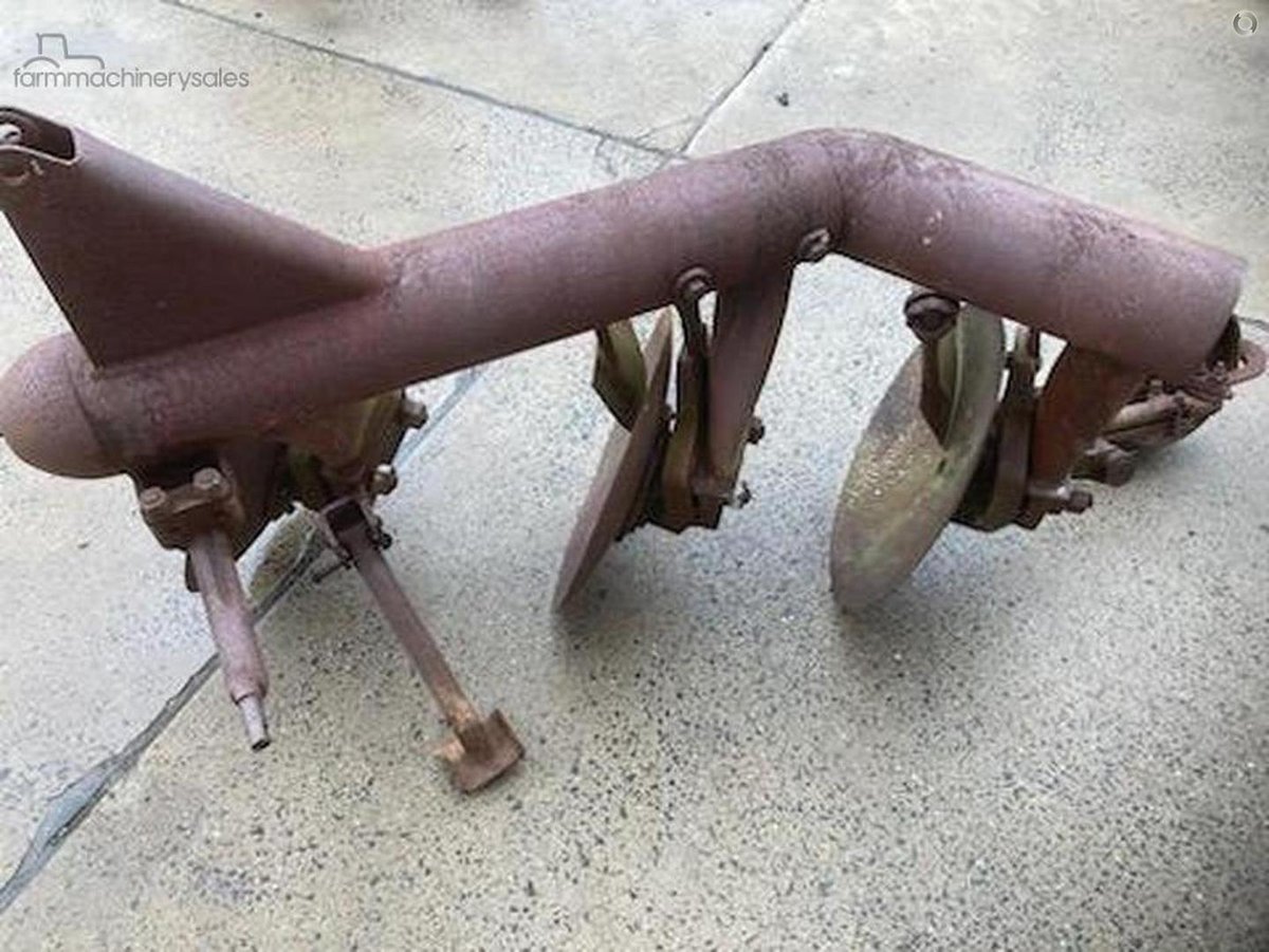Massey Ferguson 3 Disc Plough image 4