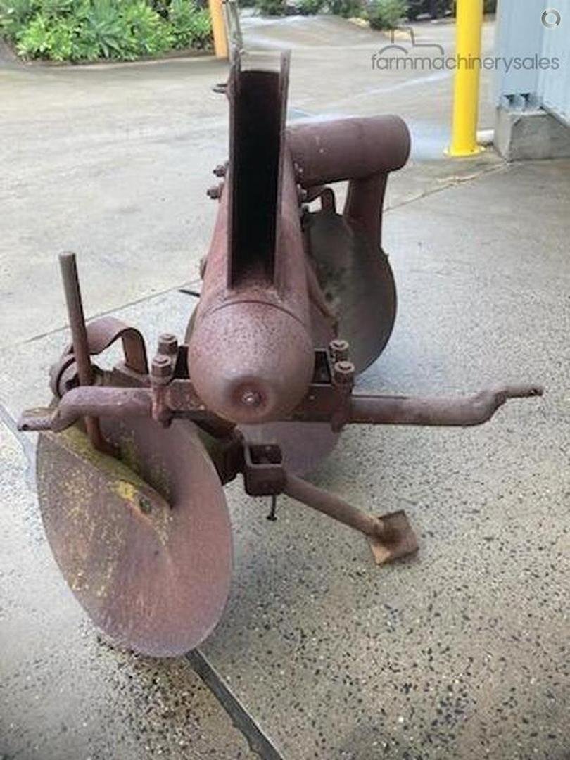 Massey Ferguson 3 Disc Plough image 3