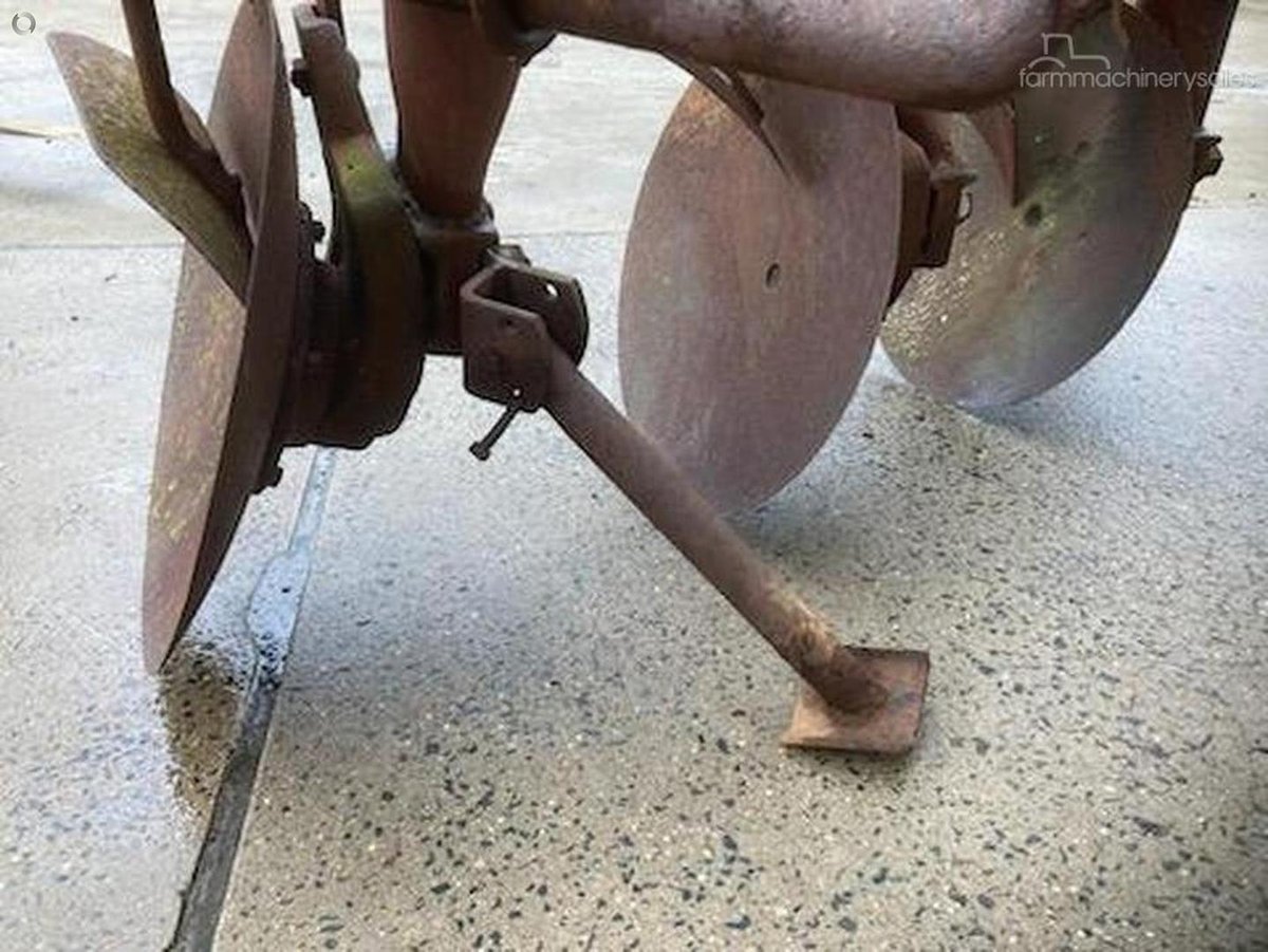 Massey Ferguson 3 Disc Plough image 7