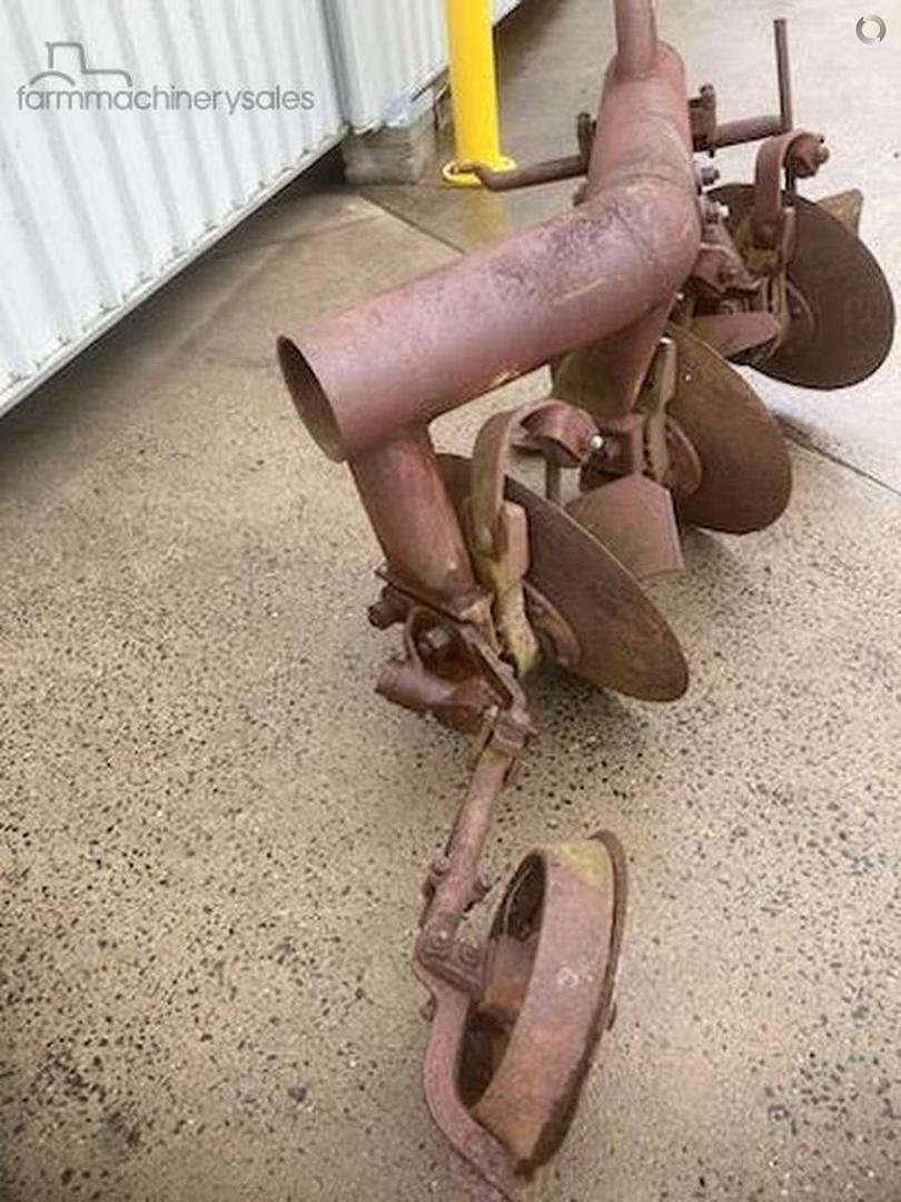 Massey Ferguson 3 Disc Plough image 11
