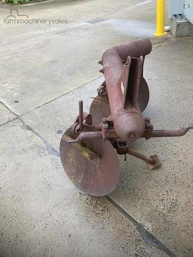 Massey Ferguson 3 Disc Plough image 2