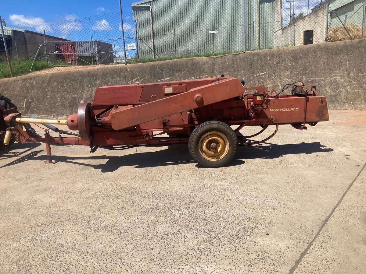 New Holland 275 Baler image 4