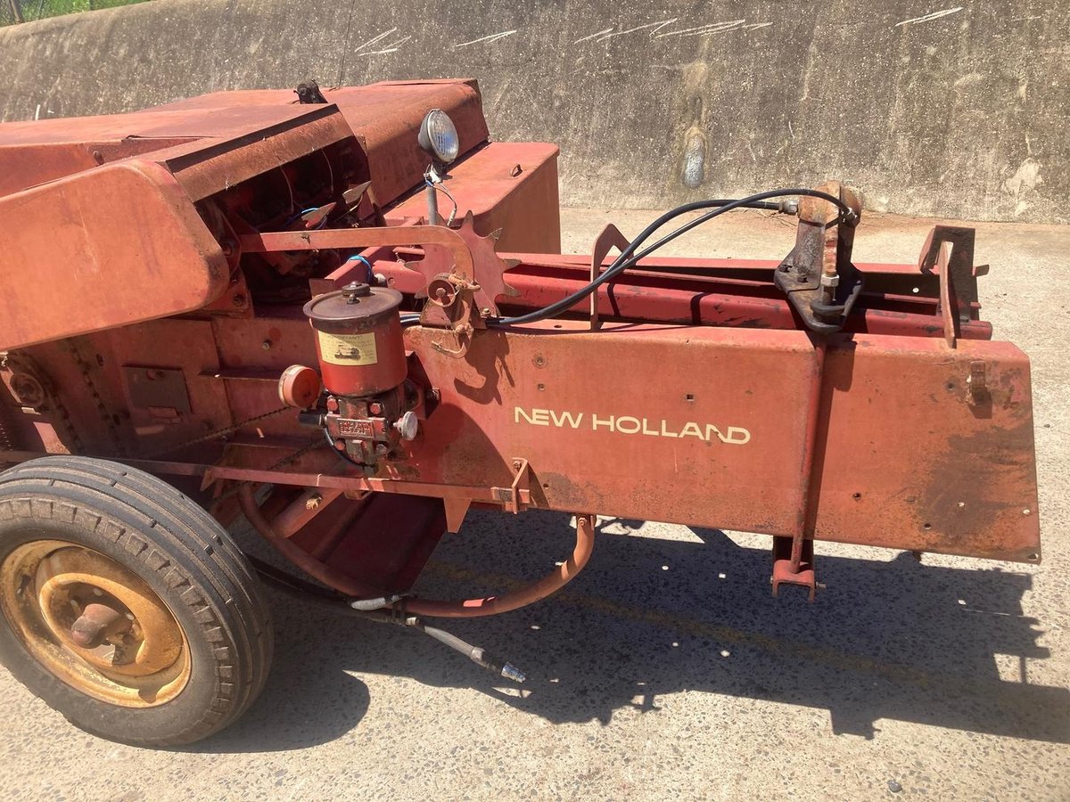 New Holland 275 Baler image 6