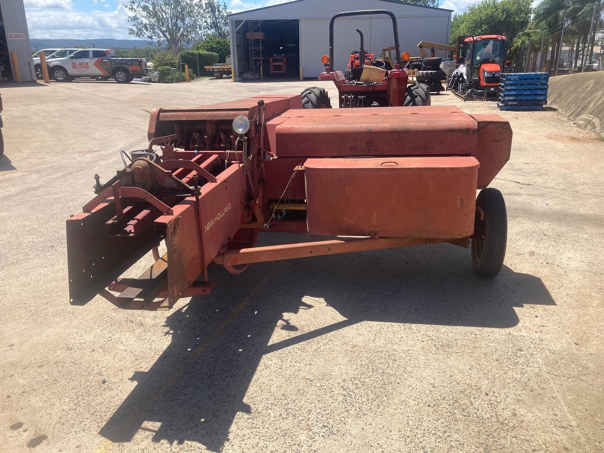 New Holland 275 Baler image 14