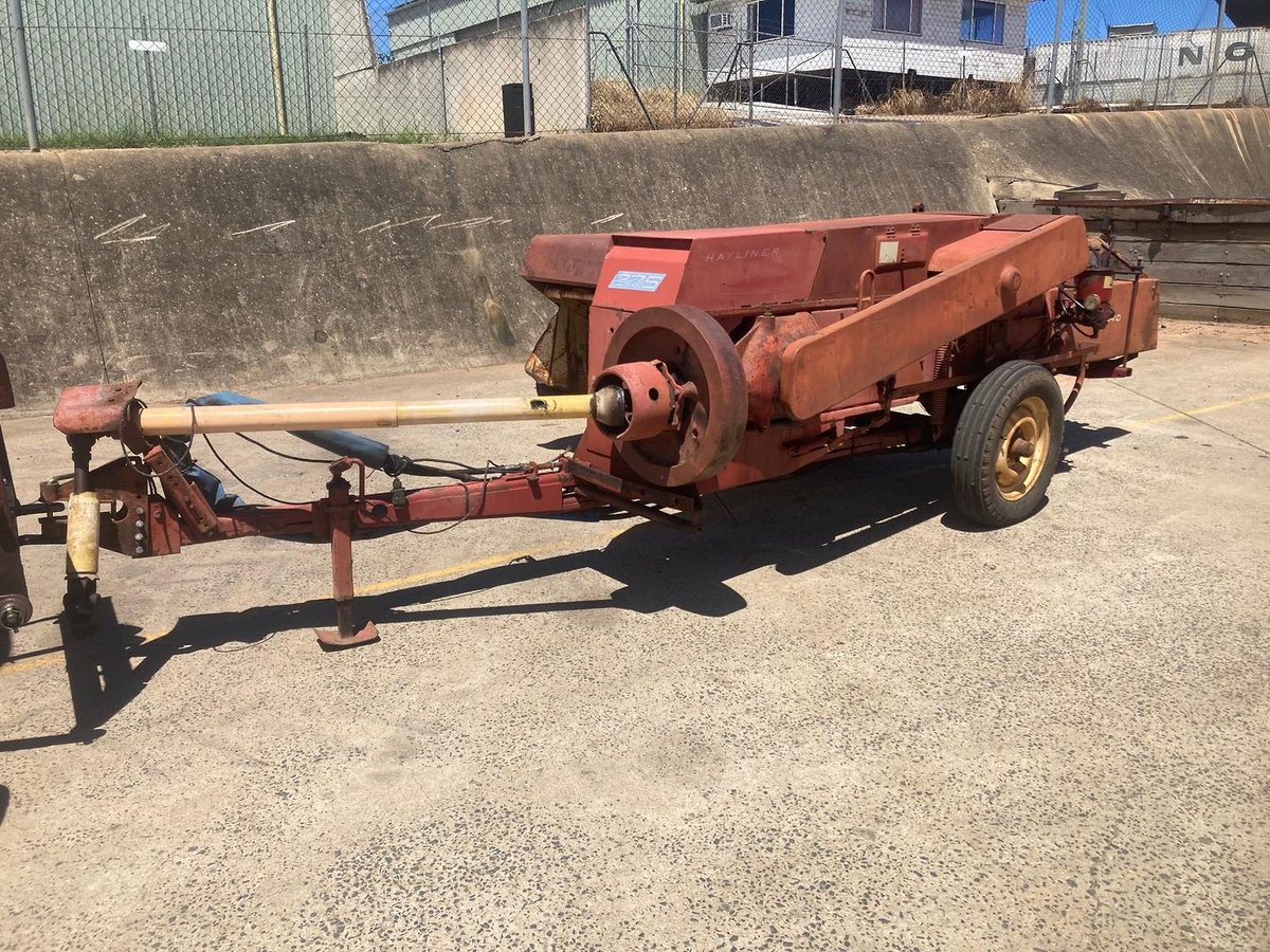 New Holland 275 Baler image 2