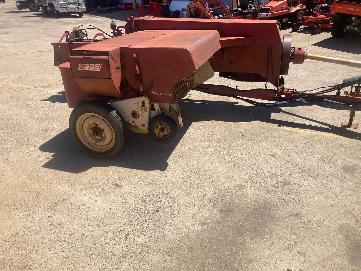 New Holland 275 Baler image 13